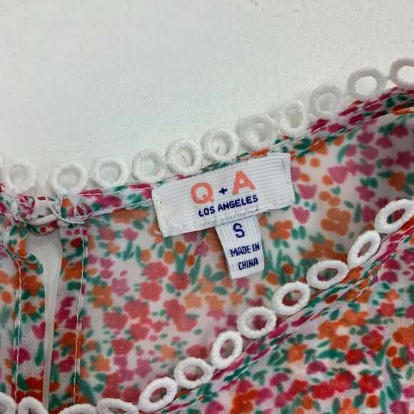 Q + A Cap Sleeve Smocked Mini Dress Womens S Small Ditsy Pink Floral Tiered Lace - Picture 5 of 10